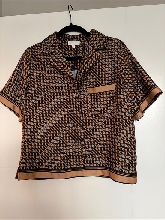 alx Tops - Short-Sleeve Printed Camp Blouse in Tan & Black